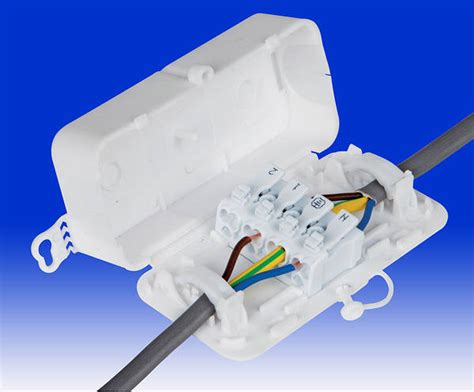 Debox2 Screwless In Line Junction Box 